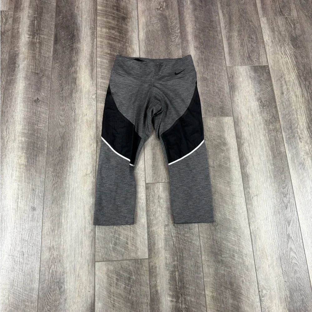 Nike Grey‎ Capri Leggings